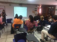 Segunda fotograf&iacute;a de la &uacute;ltima sesi&oacute;n del taller de Introducci&oacute;n al Dise&ntilde;o y Desarrollo de Cuestionarios