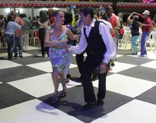 M&aacute;s de 100.000 a&ntilde;os bailaron en el Encuentro de Viejotecas del XIII Festival Mundial de Salsa