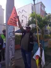 Desmontan publicidad ilegalmente instalada en la Comuna 17 