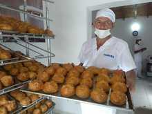 Amasando pan, reconstruyen sus vidas fuera de la calle