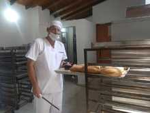 Amasando pan, reconstruyen sus vidas fuera de la calle