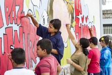Estudiantes pintaron mural de la paz en la Instituci&oacute;n Joaqu&iacute;n de Caicedo y Cuero