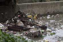 La basura que usted tira a la calle causa inundaciones