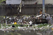 La basura que usted tira a la calle causa inundaciones