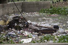 La basura que usted tira a la calle causa inundaciones
