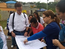 Gerente de Cali Distrito Especial recorri&oacute; la Comuna 18