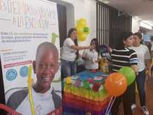 Estrategia puerta a puerta para que todos vayan al colegio