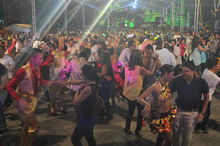 Aprenda a bailar los pasos de la salsa cale&ntilde;a en el Parque Alameda 