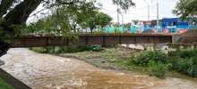 Puente de la calle 21 sobre el r&iacute;o Cali va en un 70% de adelanto