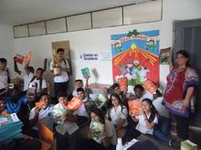 Ni&ntilde;os de las escuelas le cantan a su r&iacute;o