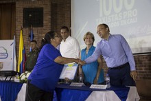 En Cali 1400 taxistas se educan para el progreso