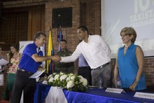 En Cali 1400 taxistas se educan para el progreso