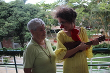 Asomaron narices de felicidad en el ancianato San Miguel