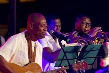 Al ritmo de Peregoyo y su combo Vacan&aacute;, el D&iacute;a del Pac&iacute;fico celebr&oacute; sus bodas de plata 19