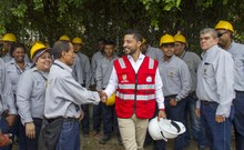 Alcalde Armitage entrega maquinaria para reforzar la pavimentaci&oacute;n con adoquines en los barrios de Cali