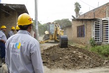 Alcalde Armitage entrega maquinaria para reforzar la pavimentaci&oacute;n con adoquines en los barrios de Cali