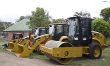 Alcalde Armitage entrega maquinaria para reforzar la pavimentaci&oacute;n con adoquines en los barrios de Cali