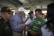 El alcalde Armitage inspeccion&oacute; las millonarias obras de inversi&oacute;n social  para reducir la violencia y mitigar la pobreza en  el oriente de la ciudad