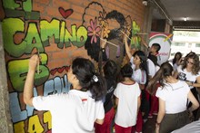 La Pintat&oacute;n de Mi Comunidad es Escuela llen&oacute; de color y alegr&iacute;a a la IEO Desepaz