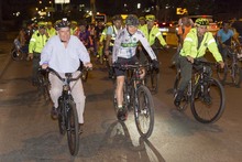 Alcalde Maurice Armitage particip&oacute; en familia de la Ciclovida Nocturna &lsquo;Cali pa&rsquo; vos&rsquo; 