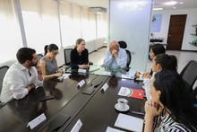 Consejera Pol&iacute;tica Adjunta dialoga con Alcalde de Cali