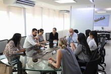 Consejera Pol&iacute;tica Adjunta dialoga con Alcalde de Cali