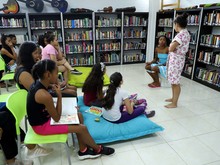 Biblioteca P&uacute;blica Desepaz: espacio para el teatro y las manualidades 