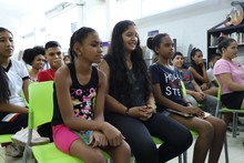 Biblioteca P&uacute;blica Desepaz: espacio para el teatro y las manualidades 