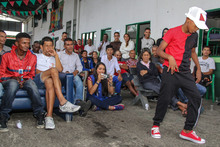 Habitantes de la calle le apuesta al rap y el hip hop para cambiar su vida