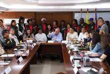 Gabinete del alcalde Armitage rinde homenaje a las v&iacute;ctimas del conflicto en la conmemoraci&oacute;n de su d&iacute;a