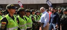 Alcalde Armitage le presenta a los cale&ntilde;os 438 nuevos polic&iacute;as que llegan a reforzar la seguridad de Cali