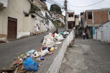 Cien toneladas de basuras y escombros se han retirado de la quebrada Isabel P&eacute;rez