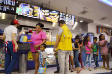 Alcald&iacute;a de Cali llev&oacute; m&aacute;s de 200 ni&ntilde;as, ni&ntilde;os y adolescentes a una funci&oacute;n gratuita en Cine Colombia 