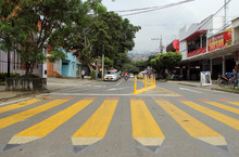 La zona escolar de la comuna 18 ahora es un colorido y seguro escenario vial
