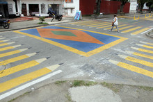 La zona escolar de la comuna 18 ahora es un colorido y seguro escenario vial