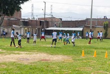 En P&iacute;zamos I, el deporte est&aacute; goleando la violencia y transformando vidas