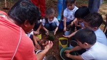 Instituci&oacute;n Educativa Villa Carmelo vivi&oacute; una minga entorno a la huerta