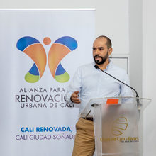 Alianza de Renovaci&oacute;n Urbana condecora a Armitage por su compromiso con la transformaci&oacute;n del centro de Cali