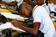 Alcalde Maurice Armitage premia la excelencia educativa de Cali