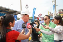 Alcalde Armitage presenta los nuevos 335 paraderos cubiertos del MIO que ya disfrutan los cale&ntilde;os