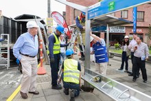 Alcalde Armitage presenta los nuevos 335 paraderos cubiertos del MIO que ya disfrutan los cale&ntilde;os