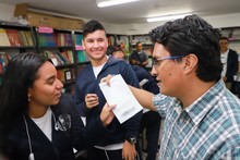 Servidores p&uacute;blicos y estudiantes caminaron por la Ruta de la integridad 