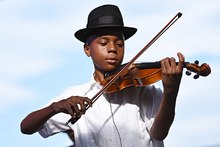 El viol&iacute;n caucano: el instrumento que aprendieron a tocar a o&iacute;do nuestros esclavos es uno de los reyes del Petronio &Aacute;lvarez 12