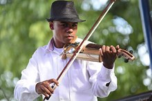 El viol&iacute;n caucano: el instrumento que aprendieron a tocar a o&iacute;do nuestros esclavos es uno de los reyes del Petronio &Aacute;lvarez 13