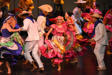 En la Loma de la Cruz y en las comunas de Cali, se despide el Mercedes Monta&ntilde;o