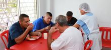 El comedor Amor y Vida beneficia diariamente a m&aacute;s de 100 personas en el barrio El Rodeo
