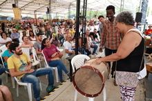 El maestro Kiz&uacute; descifra la magia del bombo golpeador y ense&ntilde;a sobre la sanaci&oacute;n de la marimba