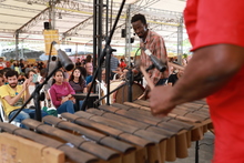 El maestro Kiz&uacute; descifra la magia del bombo golpeador y ense&ntilde;a sobre la sanaci&oacute;n de la marimba