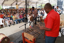 El maestro Kiz&uacute; descifra la magia del bombo golpeador y ense&ntilde;a sobre la sanaci&oacute;n de la marimba