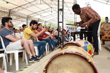 El maestro Kiz&uacute; descifra la magia del bombo golpeador y ense&ntilde;a sobre la sanaci&oacute;n de la marimba